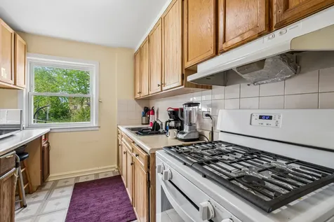 1678 Ash Street Des Plaines IL 60018