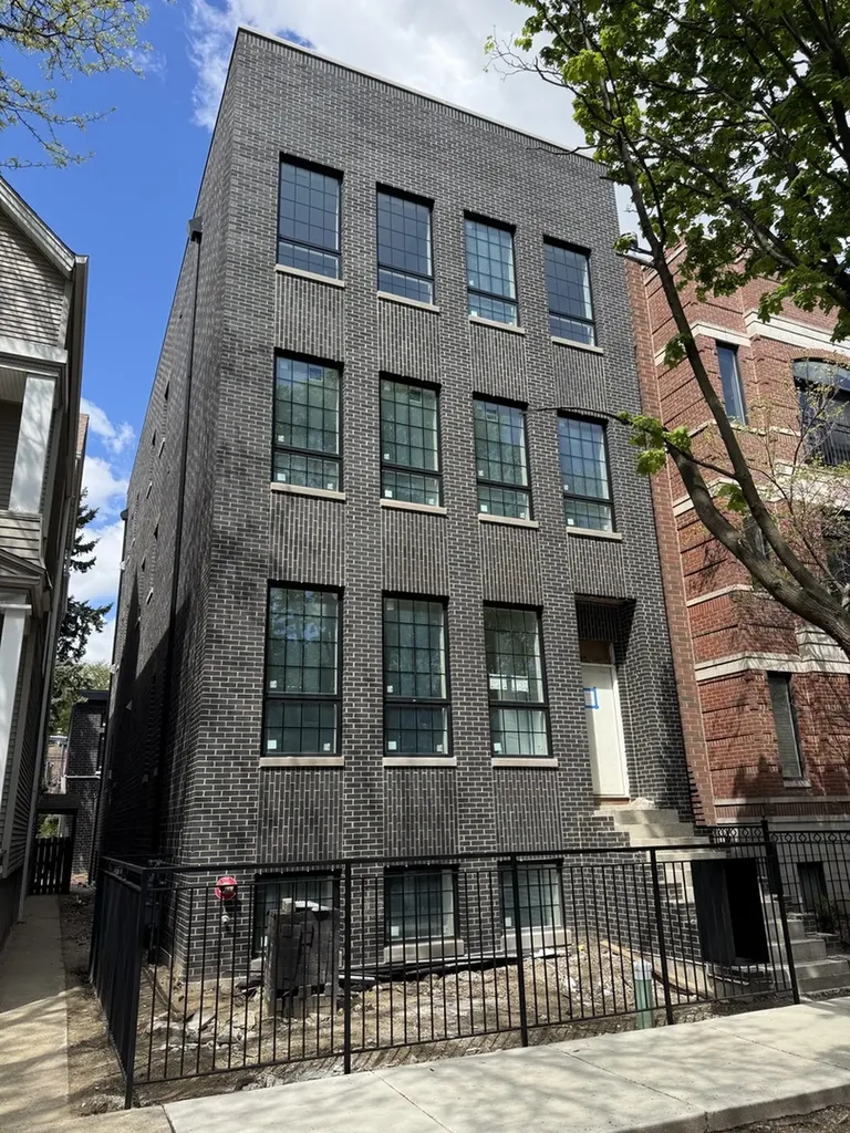 3820 North Damen Avenue Chicago IL 60618