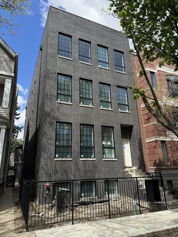 3820 North Damen Avenue Chicago IL 60618