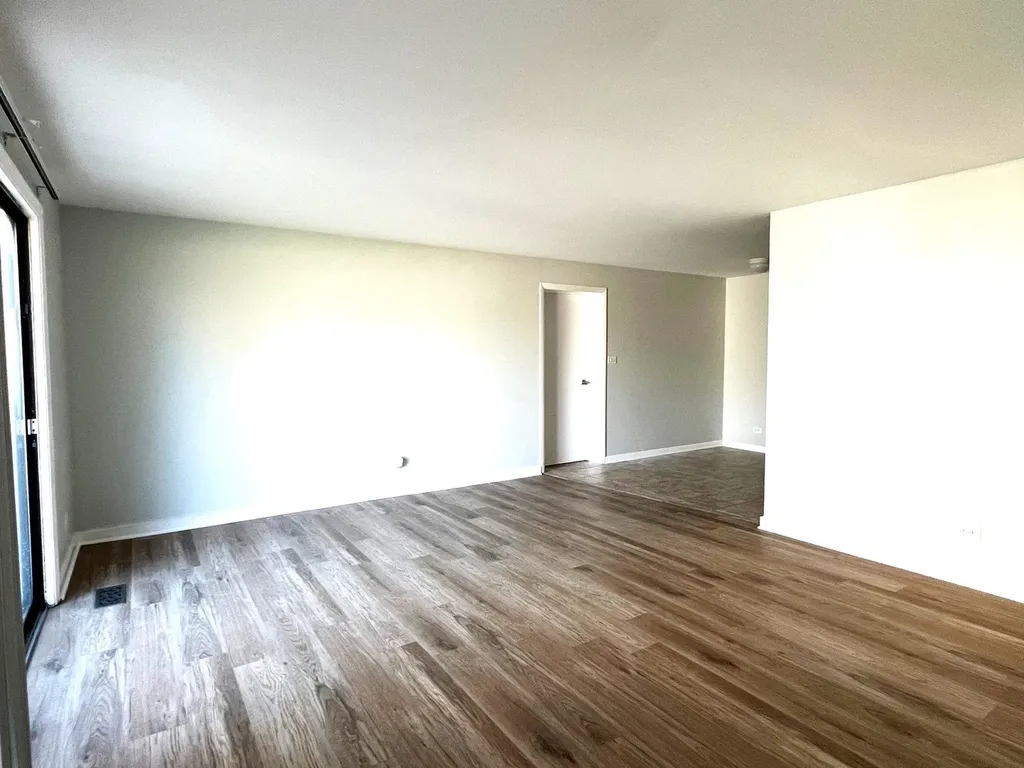 102 Tonset Court Schaumburg IL 60193
