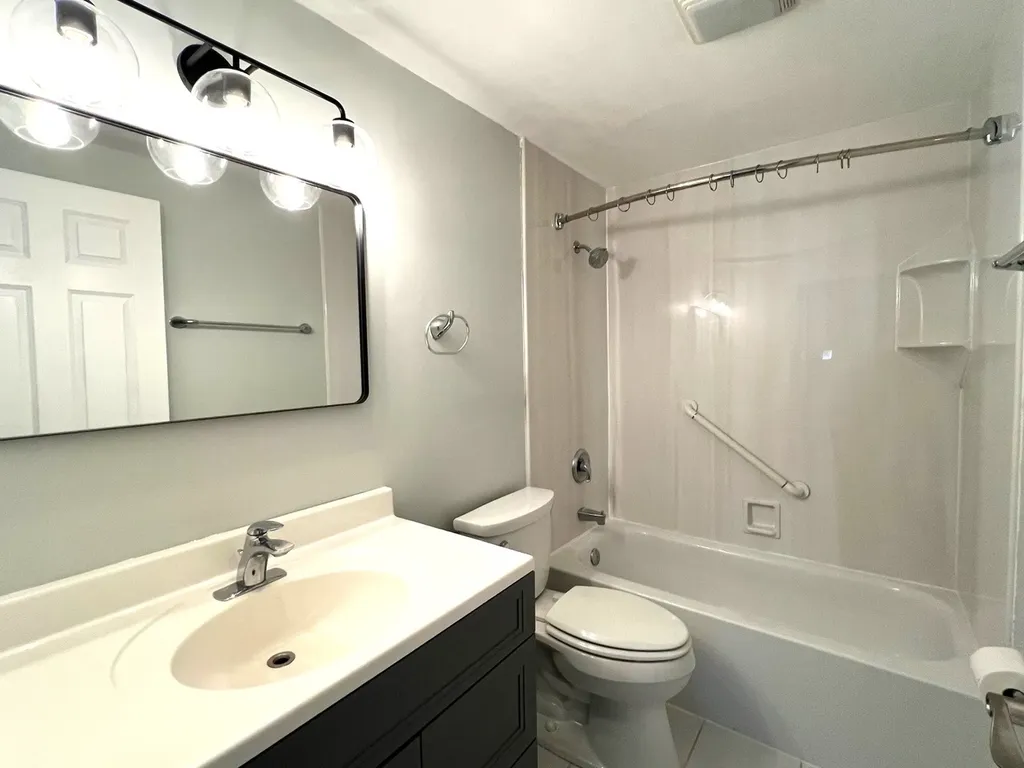 102 Tonset Court Schaumburg IL 60193