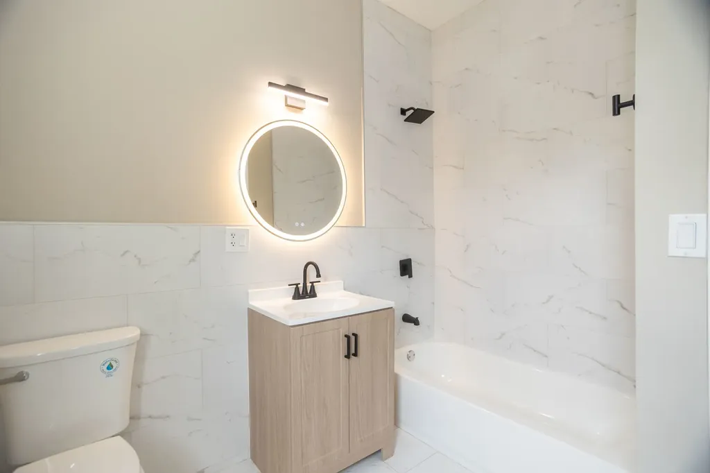 6227 South May Street Chicago IL 60621