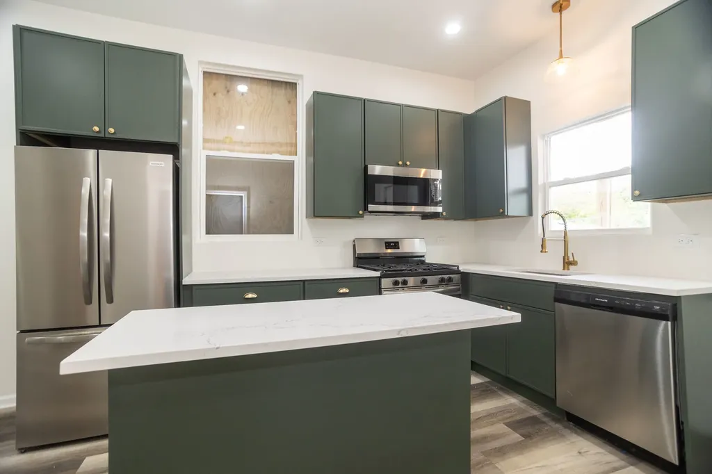 6227 South May Street Chicago IL 60621