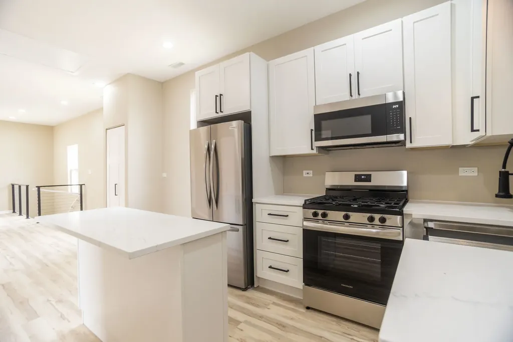 6227 South May Street Chicago IL 60621