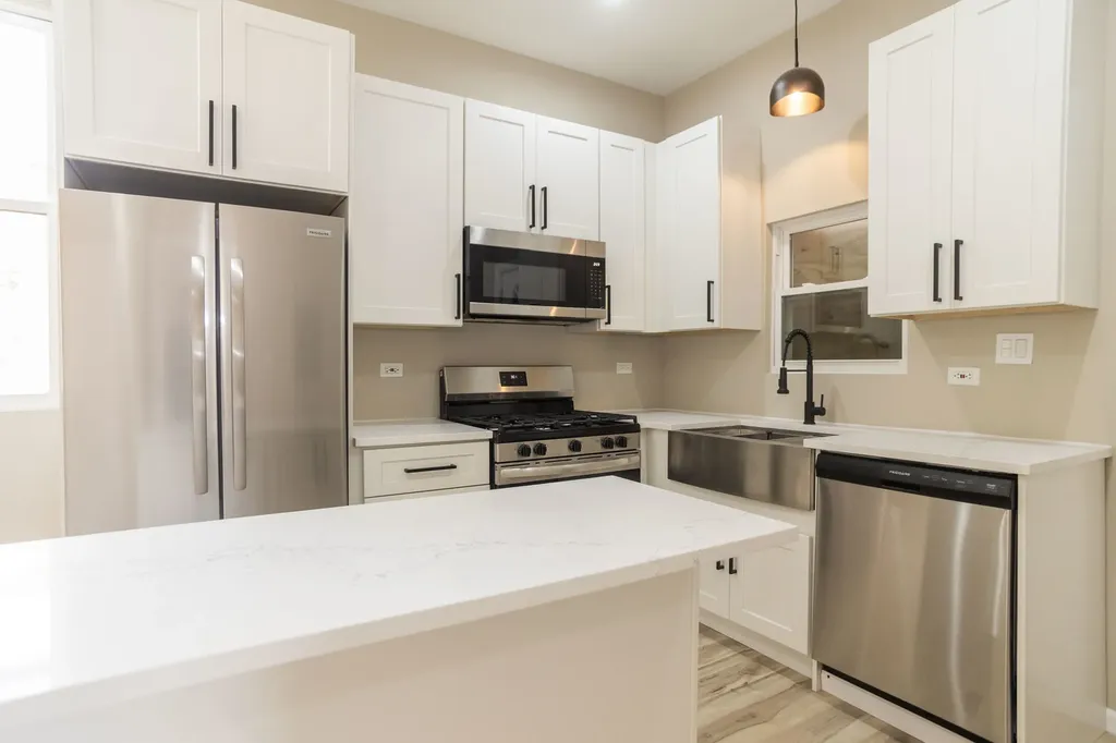6227 South May Street Chicago IL 60621