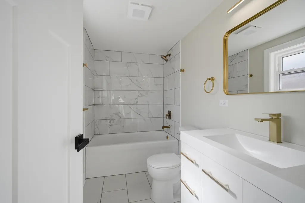 533 East 88th Place Chicago IL 60619