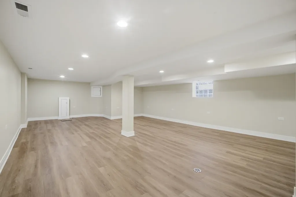 533 East 88th Place Chicago IL 60619