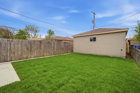 533 East 88th Place Chicago IL 60619