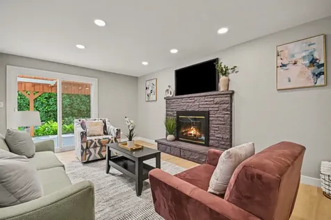 1504 Pfingsten Road Glenview IL 60025