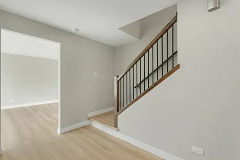 1504 Pfingsten Road Glenview IL 60025