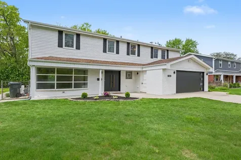 1504 Pfingsten Road Glenview IL 60025