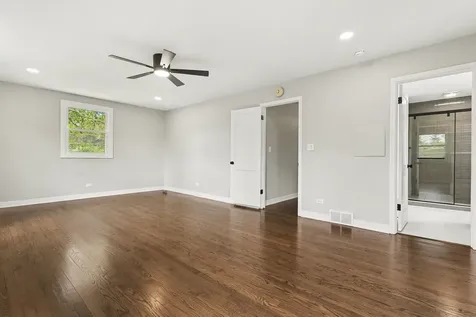 1504 Pfingsten Road Glenview IL 60025