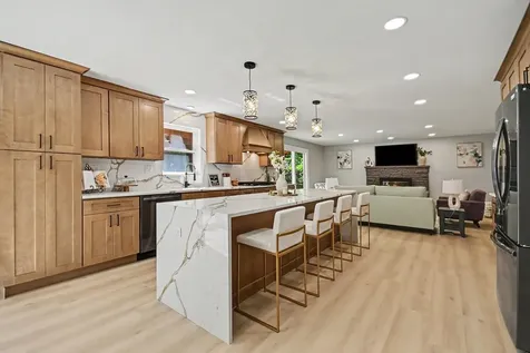 1504 Pfingsten Road Glenview IL 60025