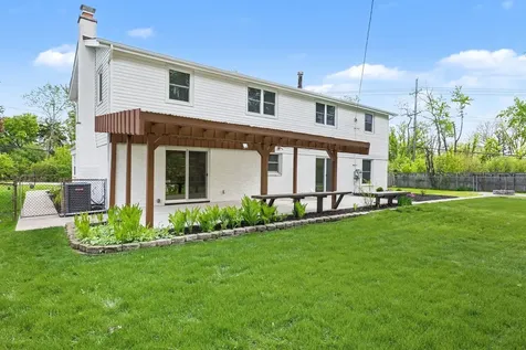 1504 Pfingsten Road Glenview IL 60025