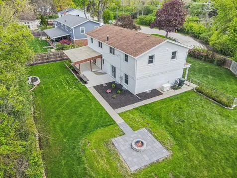 1504 Pfingsten Road Glenview IL 60025