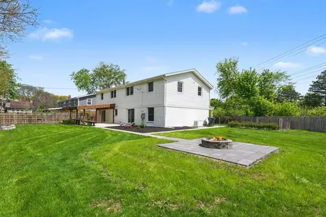 1504 Pfingsten Road Glenview IL 60025