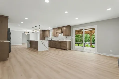 1504 Pfingsten Road Glenview IL 60025