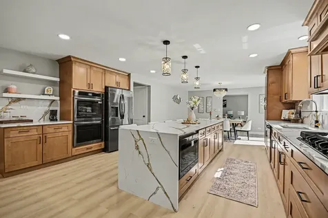 1504 Pfingsten Road Glenview IL 60025
