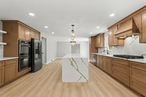 1504 Pfingsten Road Glenview IL 60025