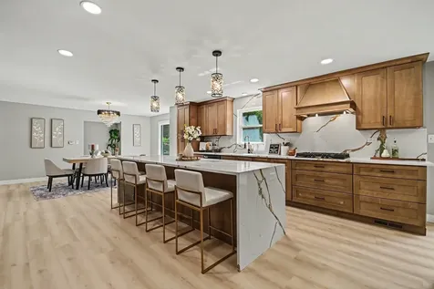 1504 Pfingsten Road Glenview IL 60025