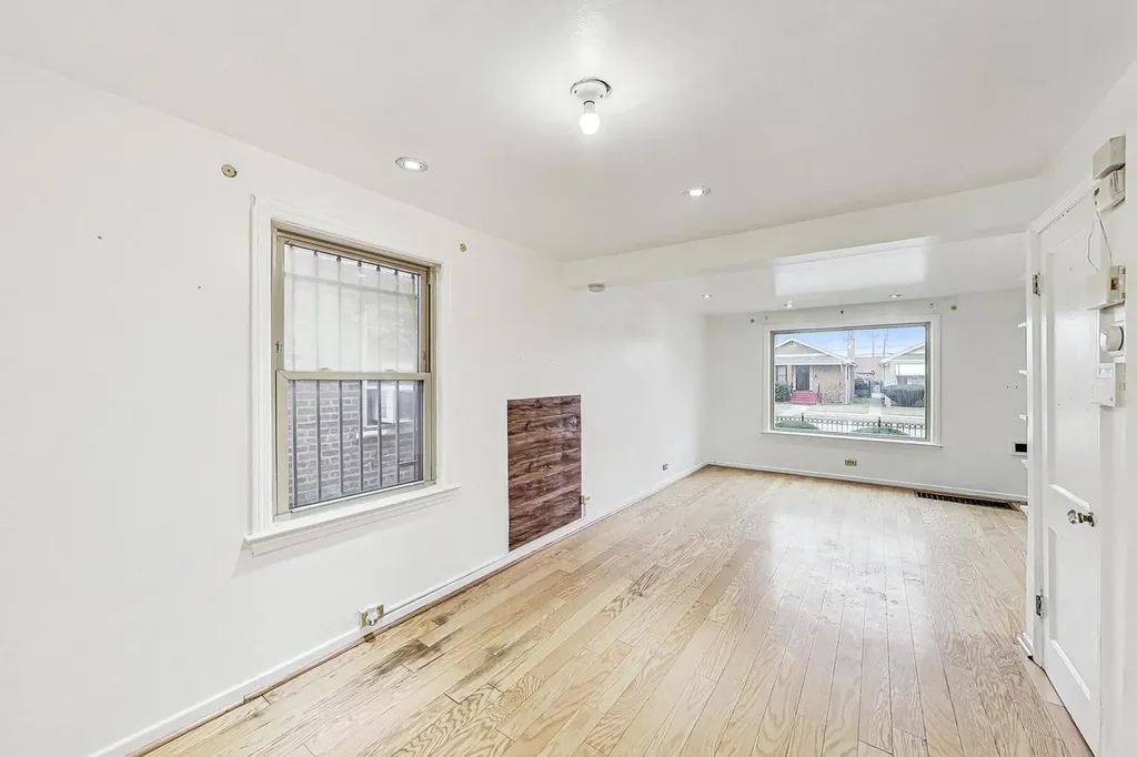 2123 West 83rd Street Chicago IL 60620