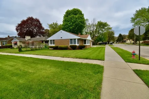 1645 Jackson Street North Chicago IL 60064