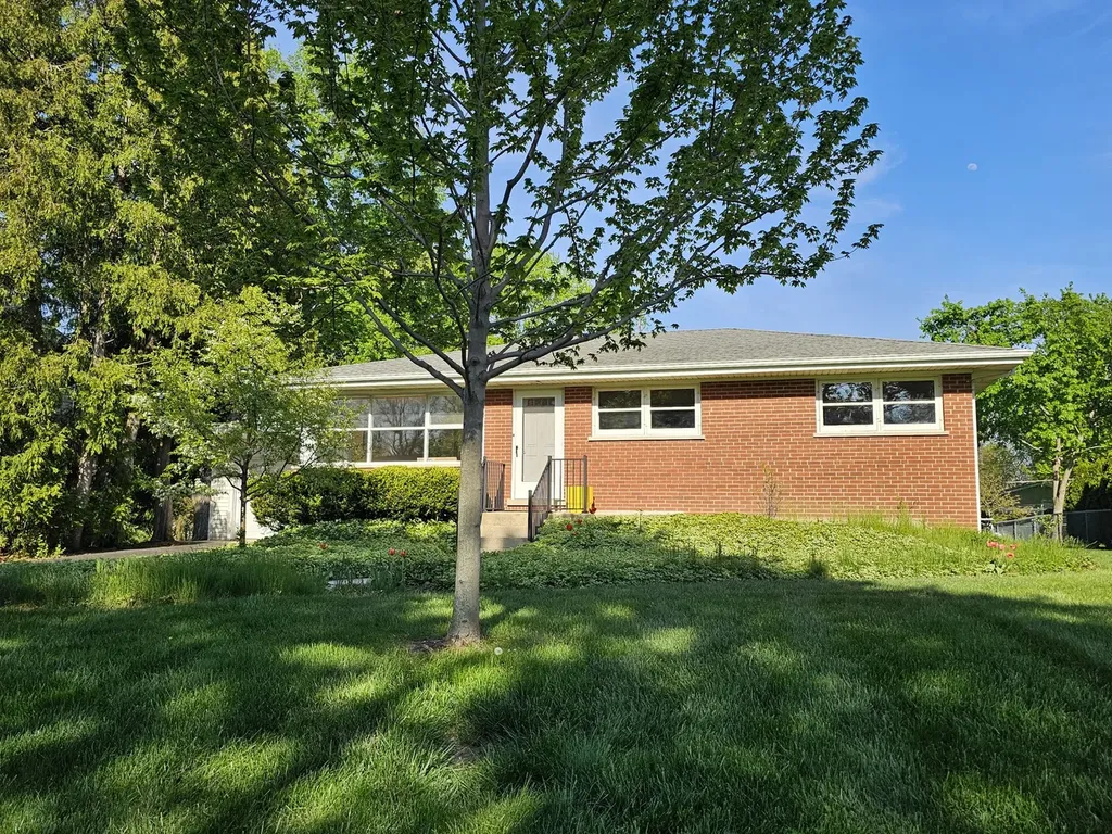 0S355 Madison Street Winfield IL 60190