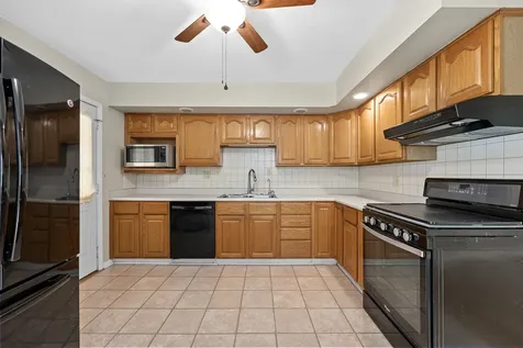 625 Lynn Avenue Romeoville IL 60446
