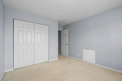 239 Pawtucket Avenue Elgin IL 60124