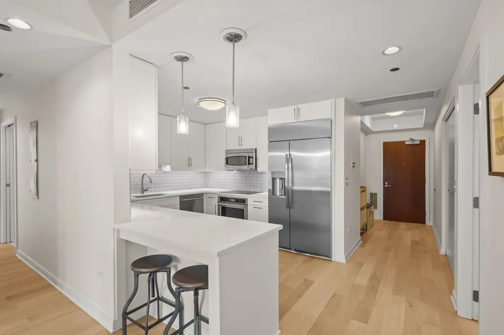 130 North Garland Court Chicago IL 60602