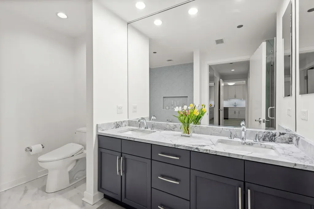 130 North Garland Court Chicago IL 60602
