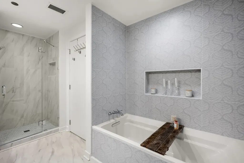 130 North Garland Court Chicago IL 60602