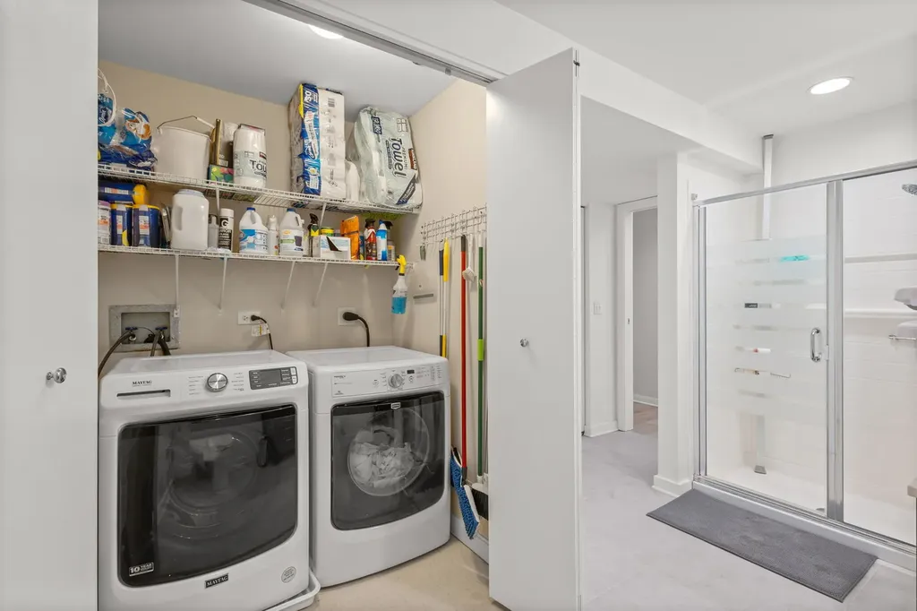 130 North Garland Court Chicago IL 60602