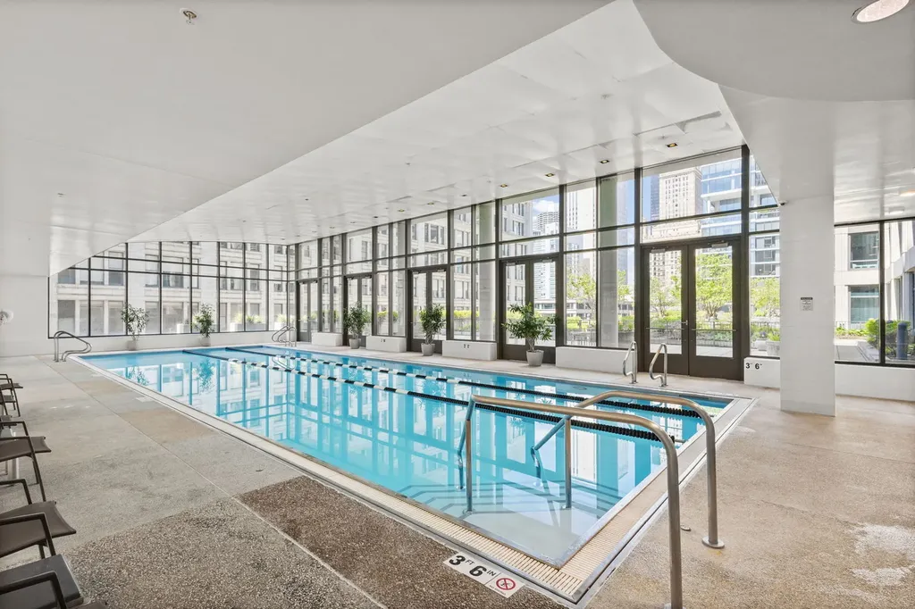 130 North Garland Court Chicago IL 60602
