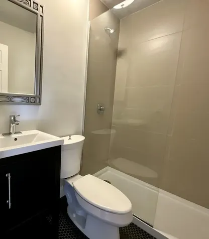 5950 North Kenmore Avenue Chicago IL 60660