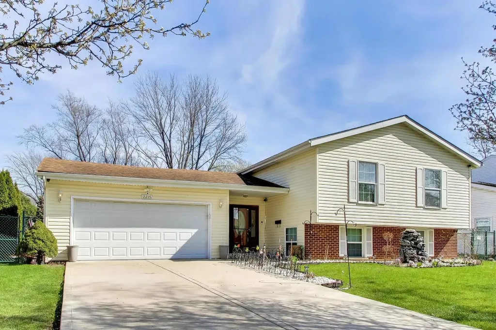 2215 Bradford Drive Wheaton IL 60189
