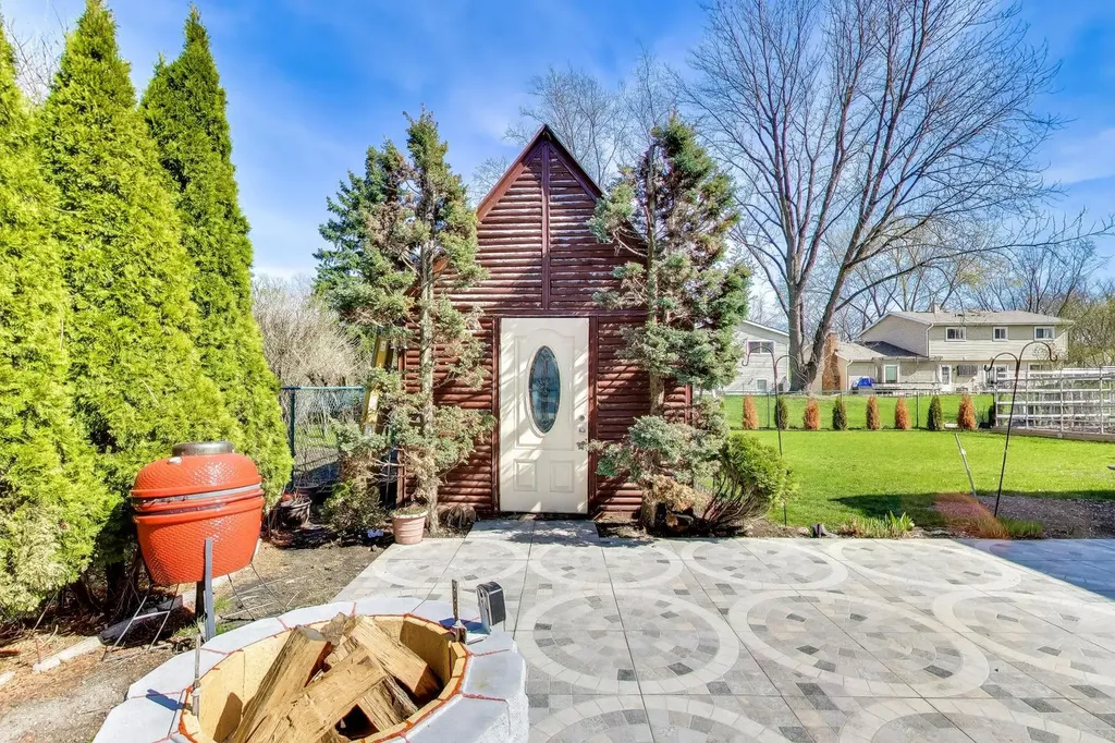 2215 Bradford Drive Wheaton IL 60189