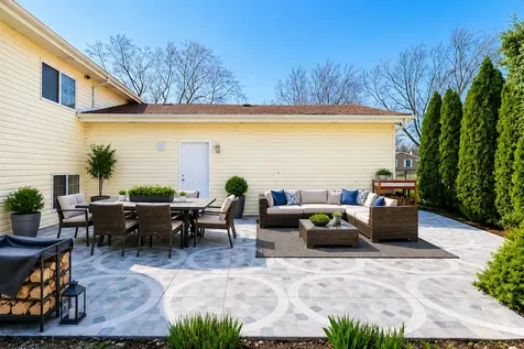 2215 Bradford Drive Wheaton IL 60189