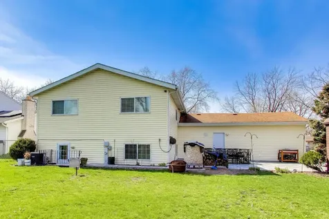 2215 Bradford Drive Wheaton IL 60189