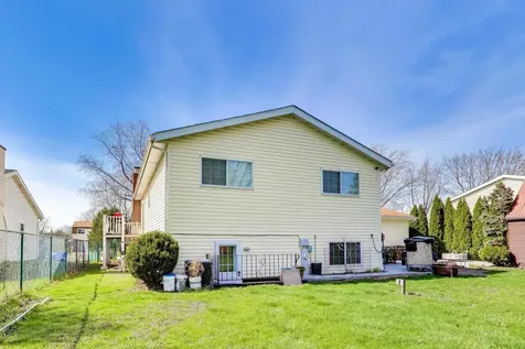 2215 Bradford Drive Wheaton IL 60189