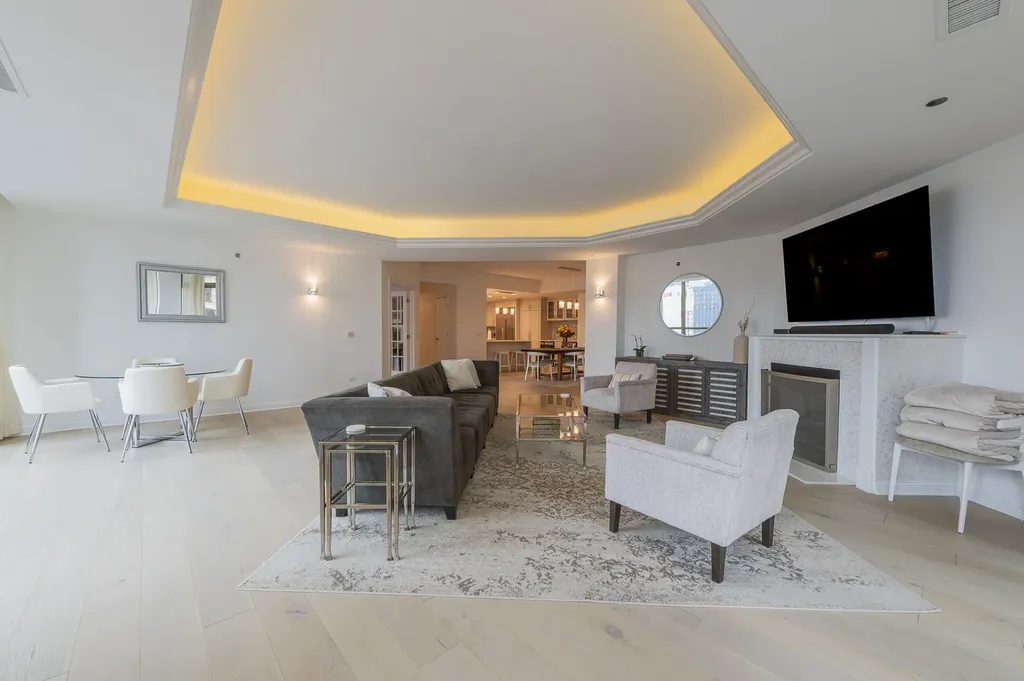21 East Huron Street Chicago IL 60611