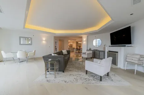 21 East Huron Street Chicago IL 60611