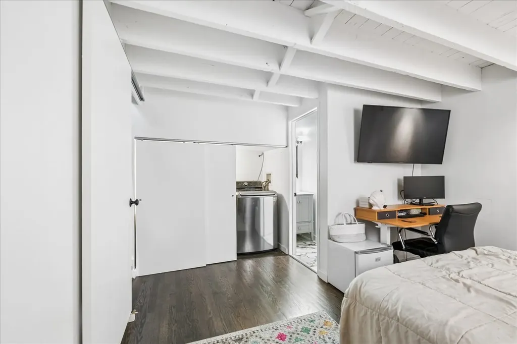 1009 West Wolfram Street Chicago IL 60657