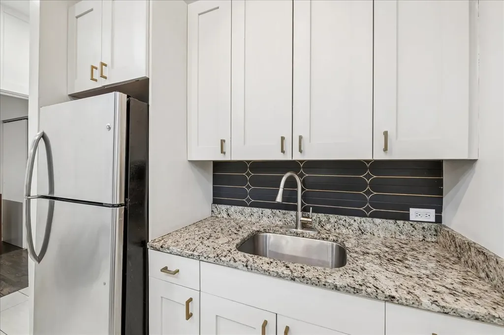 1009 West Wolfram Street Chicago IL 60657