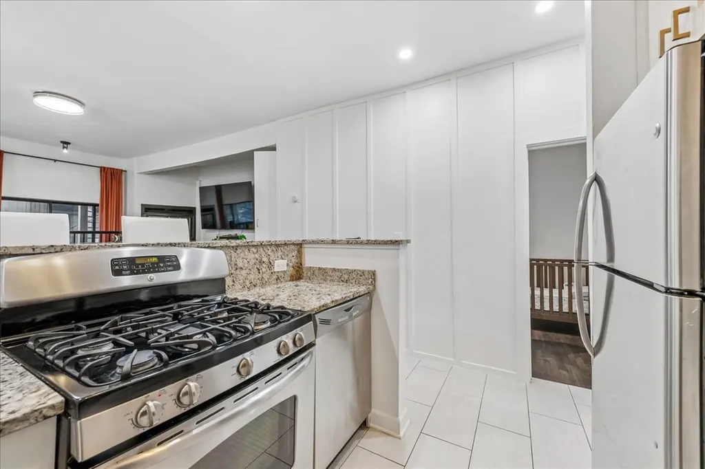 1009 West Wolfram Street Chicago IL 60657