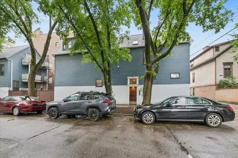 1009 West Wolfram Street Chicago IL 60657