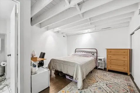 1009 West Wolfram Street Chicago IL 60657