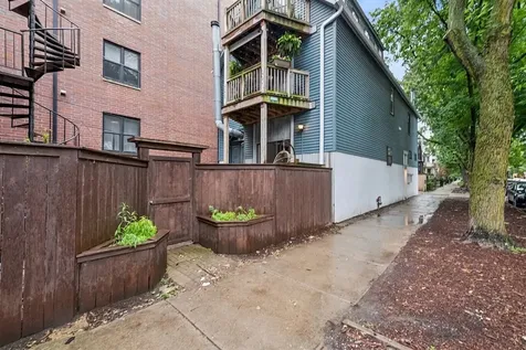 1009 West Wolfram Street Chicago IL 60657