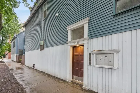 1009 West Wolfram Street Chicago IL 60657