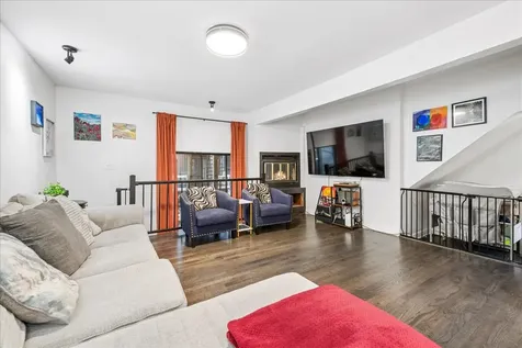 1009 West Wolfram Street Chicago IL 60657